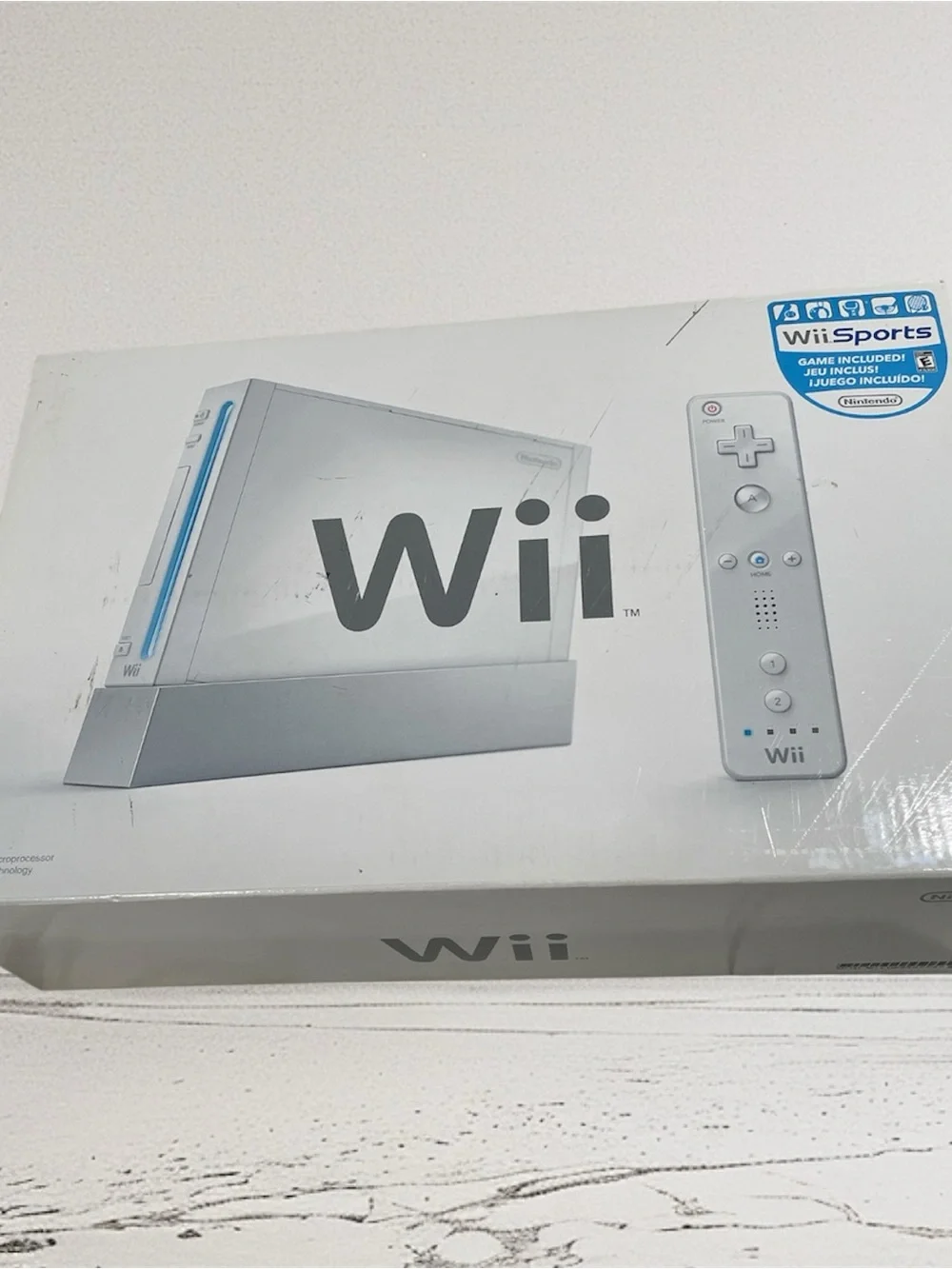 Nintendo White Wii Console Bundle with Wii Remote, Nunchuk & Wii Play
